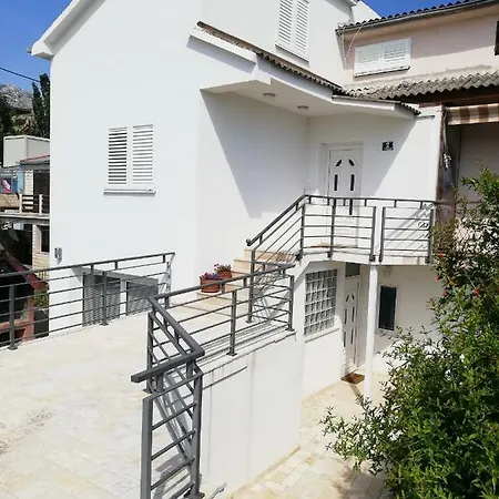 Apartament By The River
